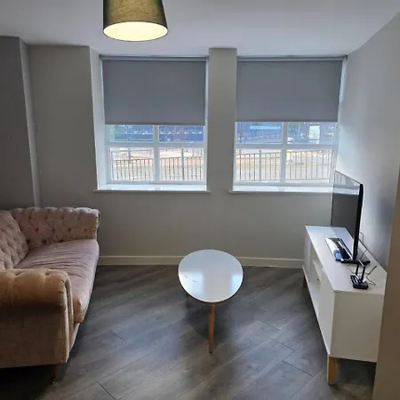 3 Bed, 2 Bathroom Large Leeds (West Yorkshire)