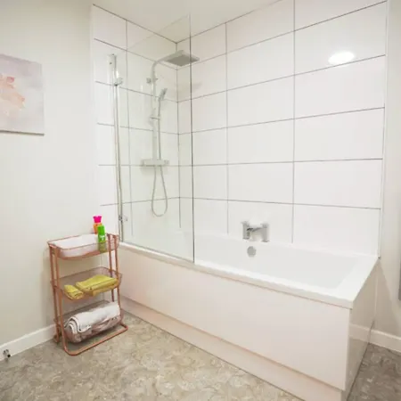 3 Bed, 2 Bathroom Large