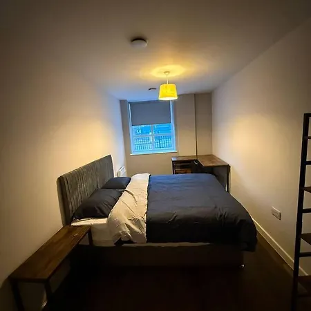 3 Bed, 2 Bathroom Large *