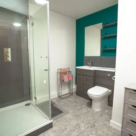 3 Bed, 2 Bathroom Large *