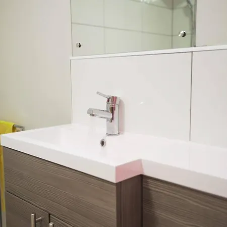 Apartment 3 Bed, 2 Bathroom Large *