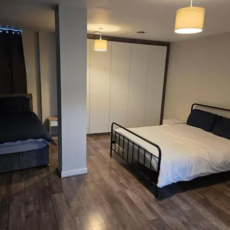 3 Bed, 2 Bathroom Large * Leeds (West Yorkshire)