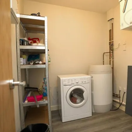 3 Bed, 2 Bathroom Large Apartment